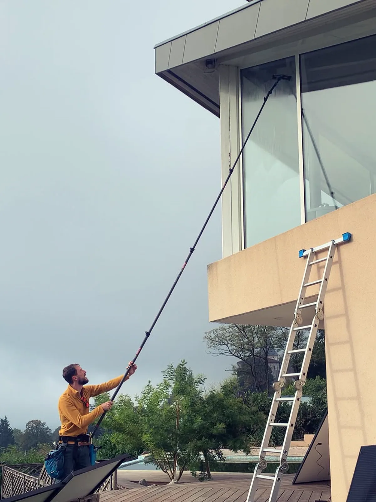 Lavage de vitres à la perche télescopique, sans échafaudage
